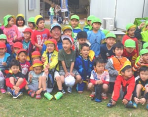日本一の強さ、絵本で知ってー日ハムが名護の園児に寄贈