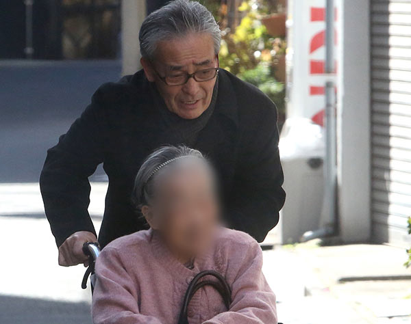 須田哲夫アナ語る介護難民危機「92歳認知症母の施設がない」