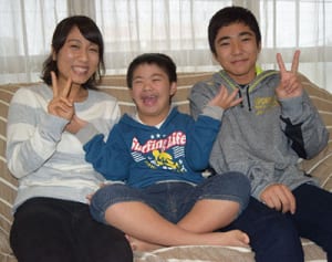 ダウン症、つながり笑顔にー沖国大生・嘉数さんアプリ開発挑む