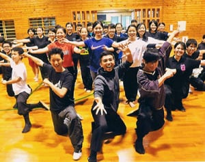 中高生50人、稽古に汗…現代版組踊「鬼鷲」琉球王尚巴志伝、来月19日沖縄・宜野湾市で公演　