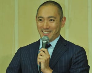 市川海老蔵　麻央も一緒に外食「なみだ」と感激