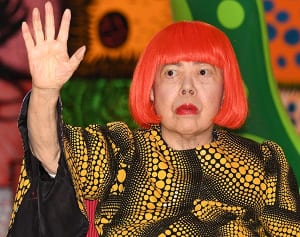 闘争心と乙女心が交錯する草間彌生の“３つの時代”