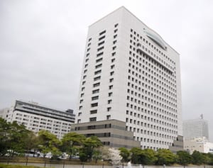 「16歳入ります」　女子高生に酒、相席居酒屋店長逮捕