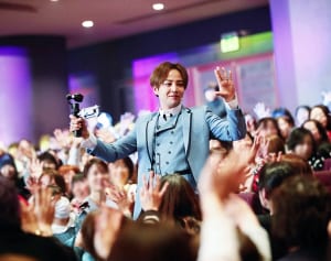 チャン・グンソク7年ぶりの地でファンミ 会場沸かせた気配り