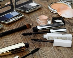 女性が死ぬまでに化粧品にかける総金額は？