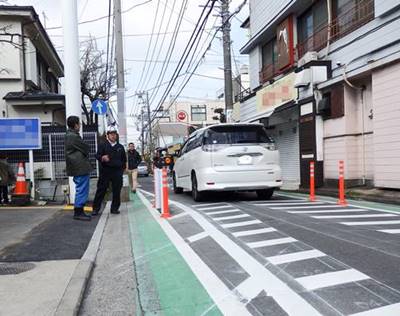 現場付近で交通規制スタート　横浜・小1死亡事故