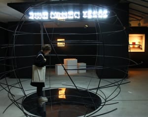 人間の営みを再統合　気鋭の美術家 川久保ジョイが個展を横浜で