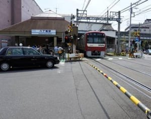 川崎・京急踏切事故　高齢の男性は自殺の可能性
