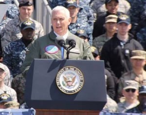 北朝鮮「最も危険な脅威」 米副大統領、空母レーガンで演説