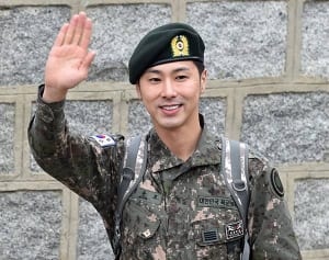 東方神起ユンホが除隊！「ジャージャー麺が食べたい」