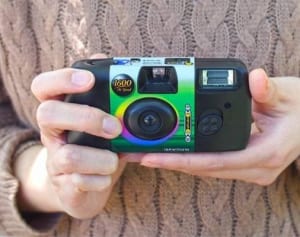 なんで？懐かしのインスタントカメラが若い女子に人気な理由