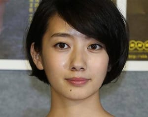 波瑠 不倫主婦役批判への猛反論にあった「女優業への葛藤」