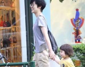 寺島しのぶ 眞秀くん初お目見え叶えた2歳からの超英才教育