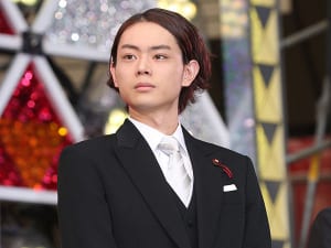 山崎賢人に菅田将暉も…若手俳優の脱制服化に映画会社が悲鳴