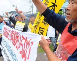 夜間離着陸中止を　厚木基地、広がる抗議の声