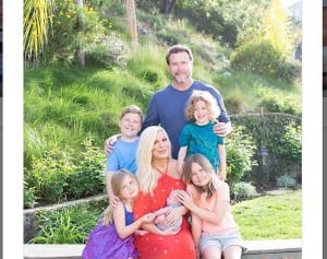 借金地獄のトリ・スペリングと夫に22万ドルの即時支払い命令