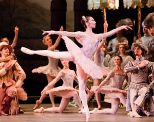 日本人女性が英国バレエ団で「オーロラ姫」に抜擢されるまで