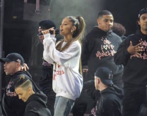 アリアナ・グランデ 英テロ“慈善ライブ”にスターたち集結！