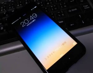 スマホの「チャット浮気」にアルコール依存と同じ禁断症状