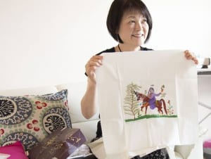 長女の誕生日にシリアへ…戦地の女性の刺繍作り支援する考古学者