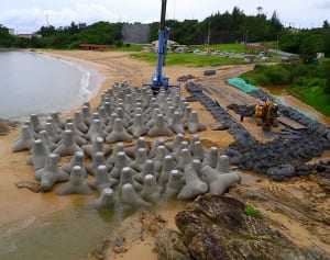 辺野古差し止め提訴　政府、印象操作か　別裁判持ち出し「和解不履行」