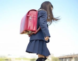“脱ゆとり”でも小学生は悲鳴…ランドセルが重すぎて腰痛に!?