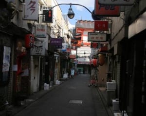 ミシュラン2つ星評価も獲得！新宿ゴールデン街復活の理由