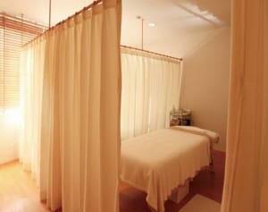 キンキ堂本剛、突発性難聴で入院　光一「歌うのもままならず」