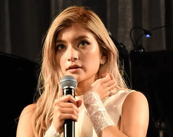 ローラ 意味深ツイートの陰にあった事務所社長との愛憎10年 女性自身