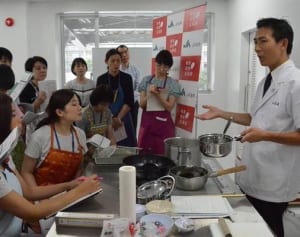給食は一つ星和食　ミシュラン料理人が栄養士指南　川崎