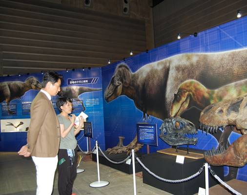 恐竜展、谷原章介さんが視察　横浜