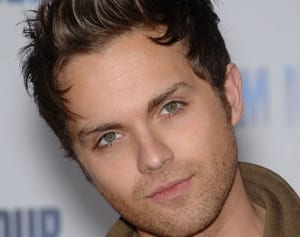 TV版『ターミネーター』のジョン・コナー役俳優、男性との結婚を公表