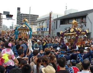 勇壮競う「みこしもみ」　相模原・上溝夏祭り