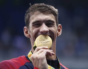 マイケル・フェルプス、ホホジロサメとの100メートル競泳に敗れる