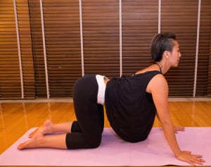 暑くて眠れない夜に効果大！熟睡できる簡単ヨガポーズ