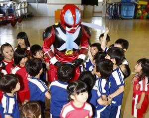 小学校教諭が変身！郡山のヒーロー“ダバイザー”って？