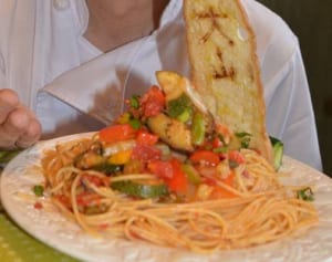 山の日に山盛り料理　秦野、伊勢原の42店