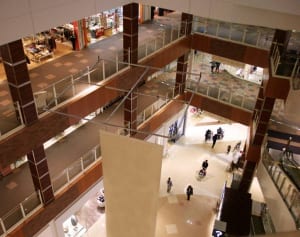 メーク直しから30％オフまで…得する「夏デパート」使用術