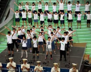 聞こえますか、九さん　母校の児童合唱で追悼　川崎市