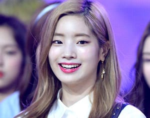TWICE ダヒョン、足首の負傷で活動休止へ…JYP側「回復が最優先」