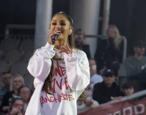 アリアナ・グランデのライブ会場テロの犠牲者に3,560万円