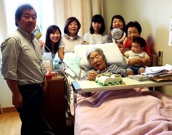 林真理子 101歳で旅立った母への「遠距離介護とみとり」