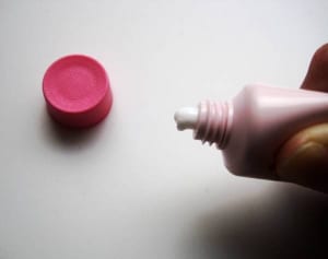 殺菌剤がニキビ肌を泥沼に…化学で見抜く美肌の新常識