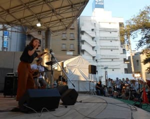 軽快なジャズと夕涼み「あつぎジャズナイト」