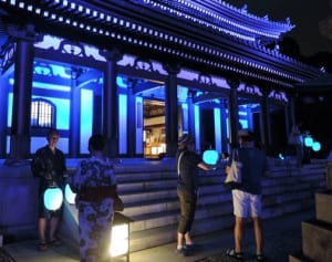 闇夜に浮かぶ寺社「かまくら長谷の灯かり」