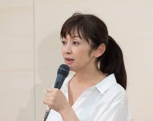 斉藤由貴「飯がまずい毎日」不倫キス写真にコメント