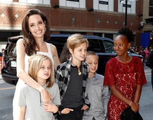 アンジェリーナ・ジョリー、子連れでトロント国際映画祭に登場