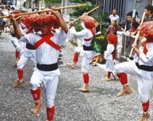 カンター棒で厄払い　石垣・新川「獅子祭り」　４０年ぶり登場