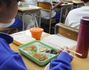 中学生のハマ弁、来年4月値下げ　横浜市長「他都市並みに」