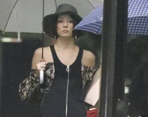 米倉涼子　惹きつける大物芸術家の存在　屏風300万円現金購入も